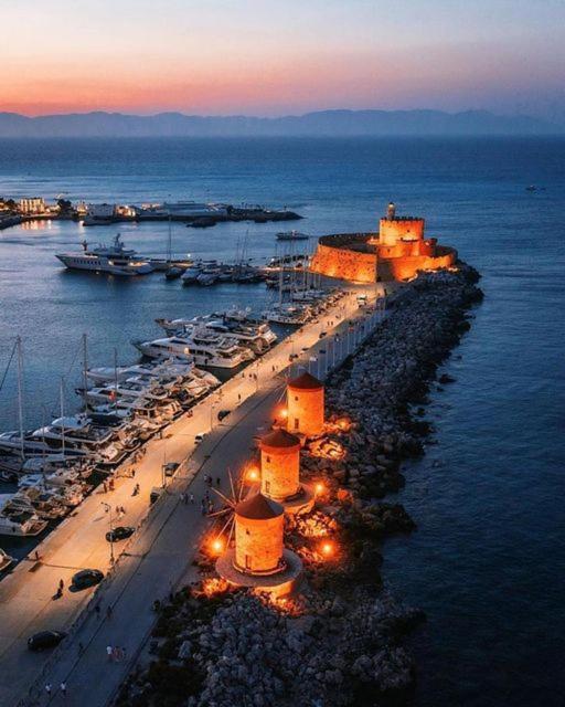 "Tete A Tete" Lux Apart In The Most Beautiful Street Of Town Rhodes City Exterior foto